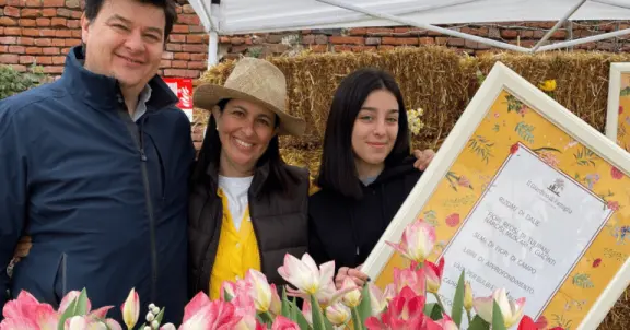 Rosanna con quadro e attestato