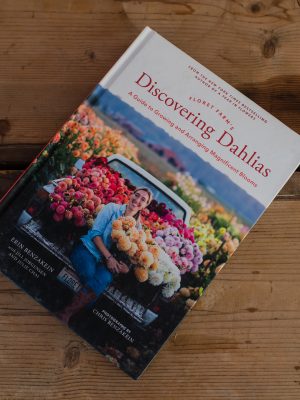 Libro sulle dalie in inglese Discovering Dahlias