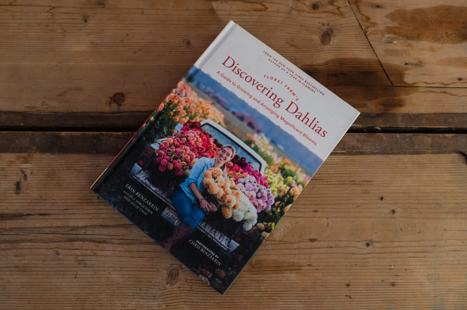 Libro sulle dalie in inglese Discovering Dahlias