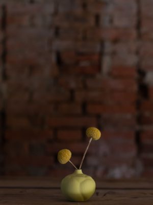 Vaso giallo a forma di bocciolo